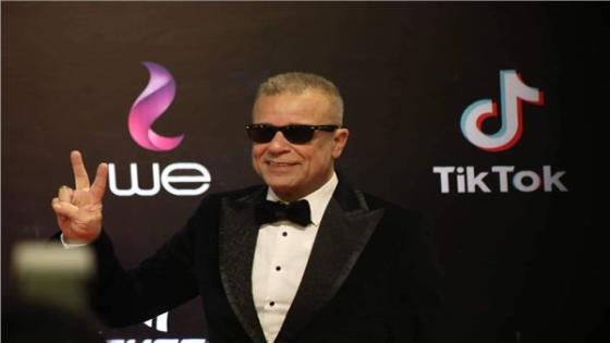 شريف منير بنظارة سوداء في افتتاح مهرجان القاهرة السينمائي