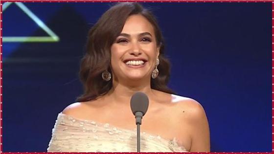 نجوم مهرجان القاهرة يحتفلون بعيد ميلاد هند صبري على الهواء