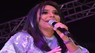 أمنية تسخر من اسنانها ومي كساب “الطب سترنا”