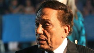 بفيديو.. رامي إمام ينفي شائعة وفاة والدة الزعيم عادل إمام