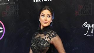 رضوى الشربيني عن إطلالات الفنانين بمهرجان القاهرة.. زى القمر