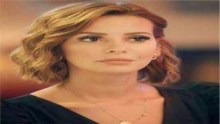 إيمان العاصي زي القمر في صورها على شاطئ البحر