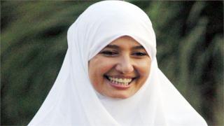 حلا شيحة تكشف حقيقة عودتها لارتداء الحجاب بأمر من معز مسعود